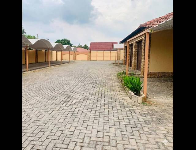 2 BEDROOM FLAT FOR SALE IN VANDERBIJLPARK SE 2